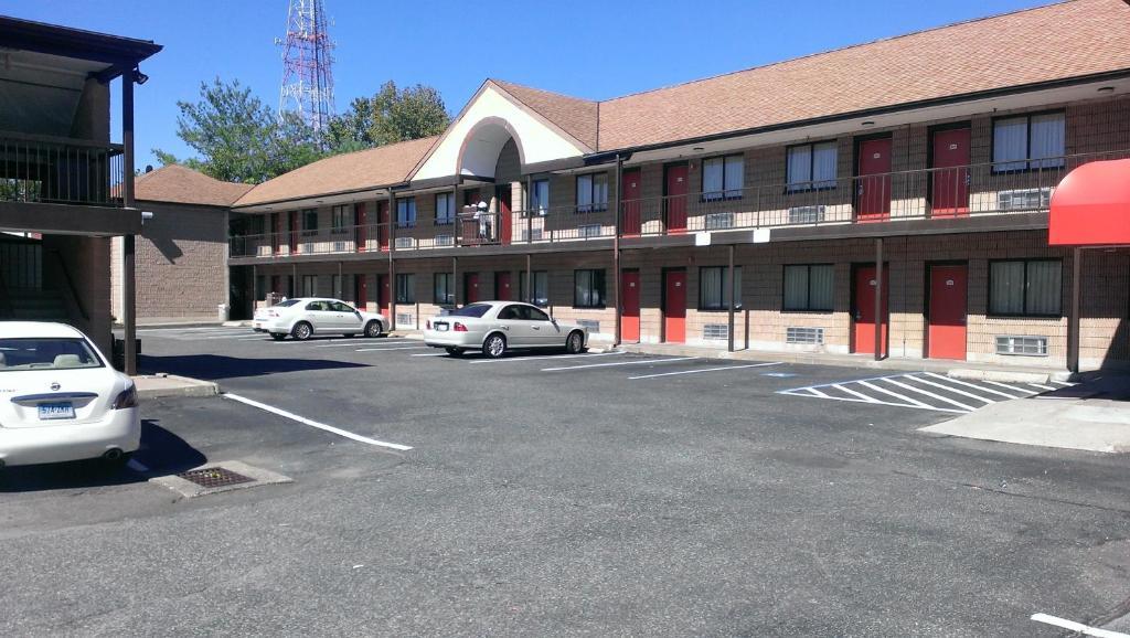 Red Carpet Inn Norwalk Bagian luar foto