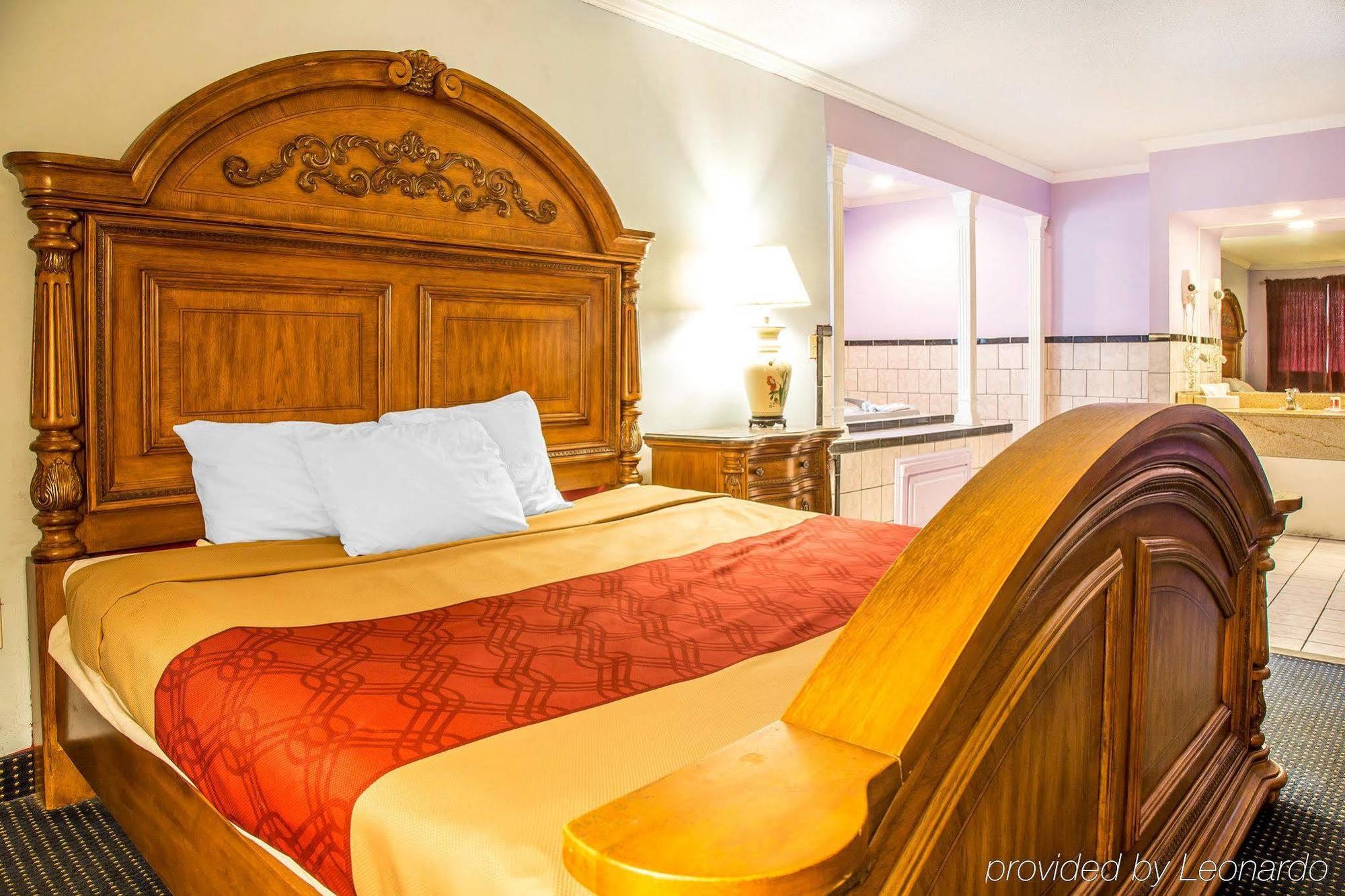 Red Carpet Inn Norwalk Bagian luar foto