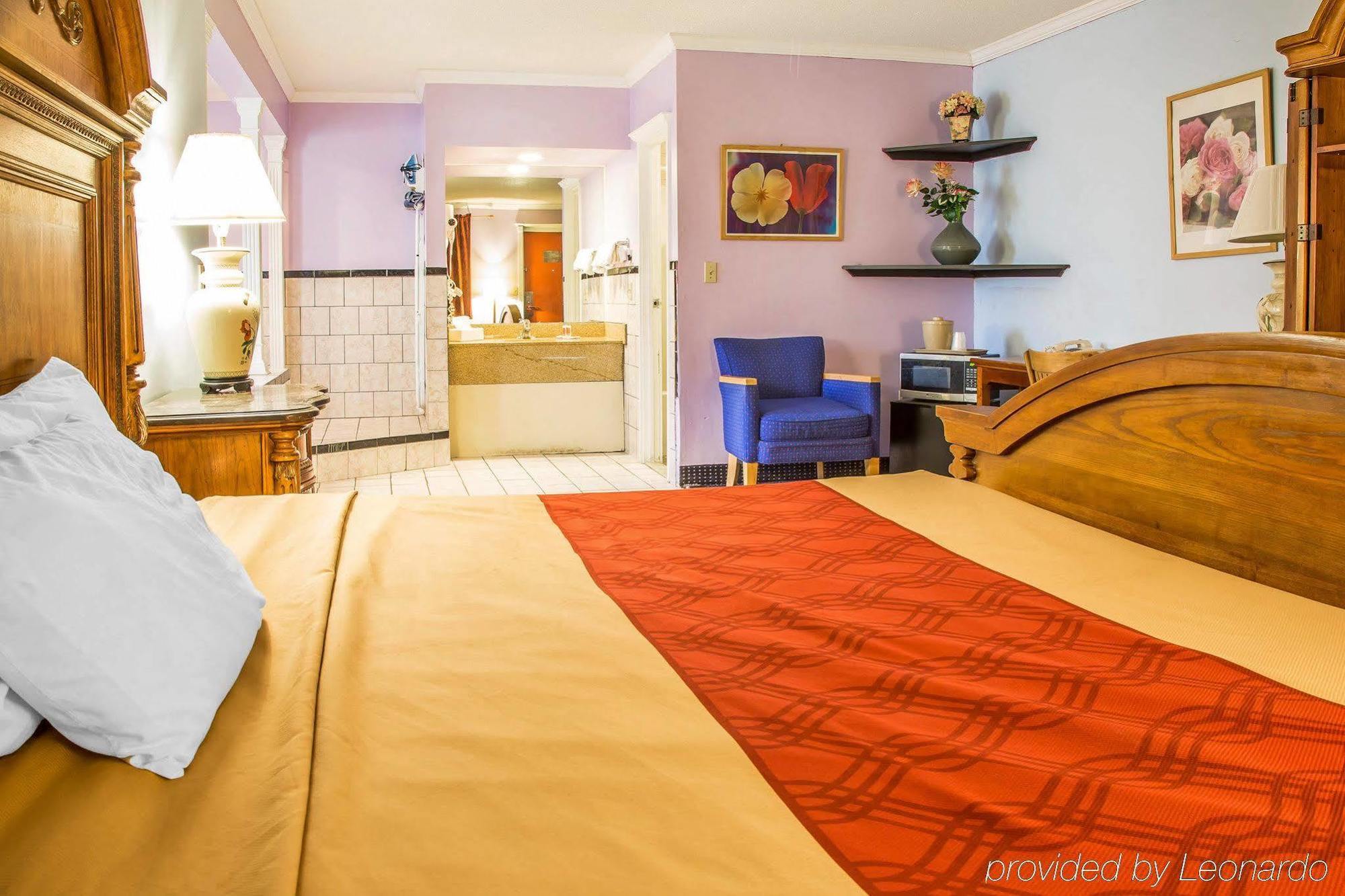 Red Carpet Inn Norwalk Bagian luar foto